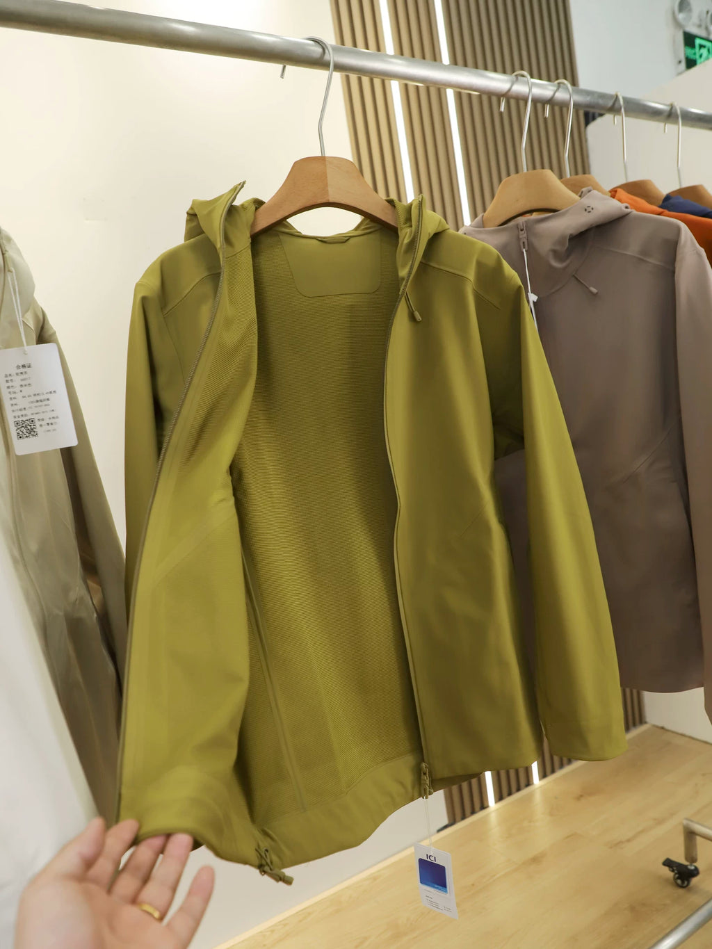 Product Image Alt Text